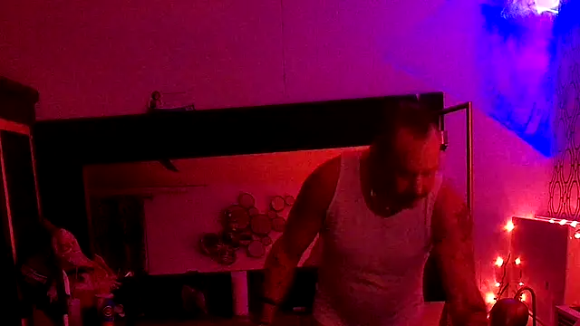 Snapshot of RawRyder8 chatting on October 16, 2025, 2:42 am RawRyder8 online show from October 16, 2025, 2:42 am