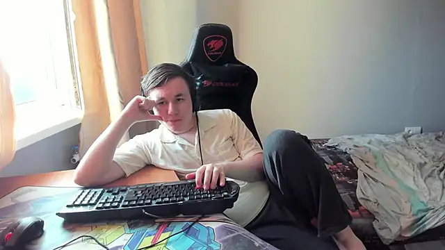iliaskrislove online show from July 9, 2026, 1:28 am