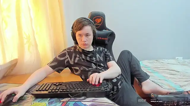 iliaskrislove online show from August 3, 2026, 10:21 am