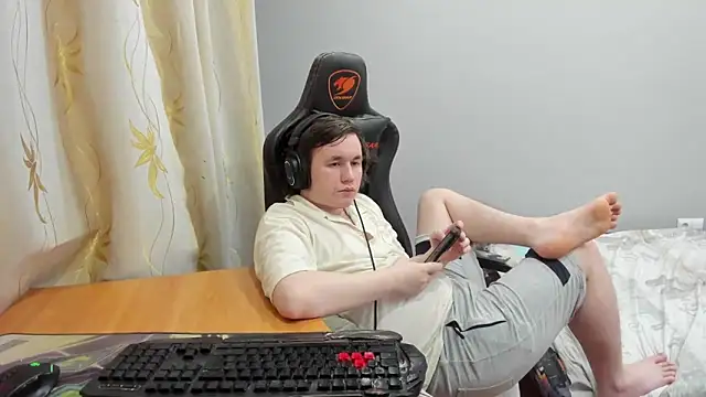 iliaskrislove online show from April 21, 2026, 8:15 pm