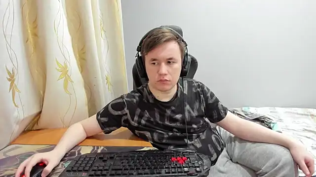 iliaskrislove online show from June 11, 2026, 8:50 pm