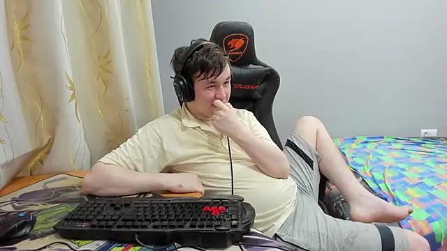 iliaskrislove online show from July 13, 2026, 9:36 pm