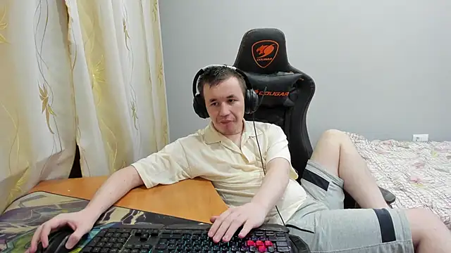 Snapshot of iliaskrislove chatting on November 10, 2025, 10:48 pm iliaskrislove online show from November 10, 2025, 10:48 pm