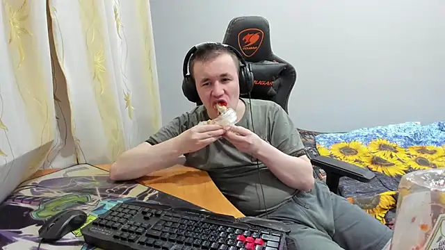 Snapshot of iliaskrislove chatting on October 22, 2025, 10:19 pm iliaskrislove online show from October 22, 2025, 10:19 pm