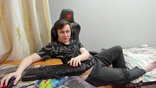 iliaskrislove online show from July 2, 2026, 6:03 pm