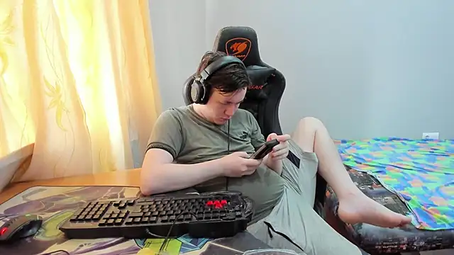 iliaskrislove online show from July 22, 2026, 1:13 pm