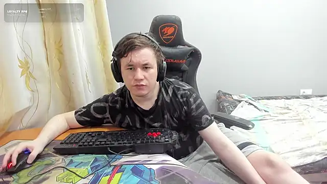 iliaskrislove online show from July 28, 2026, 8:52 pm