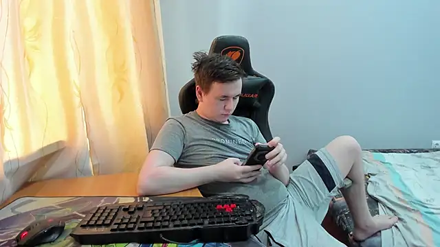 iliaskrislove online show from June 20, 2026, 11:26 am