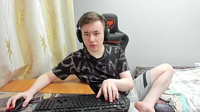 iliaskrislove online show from April 29, 2026, 6:03 pm