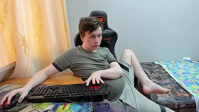 iliaskrislove online show from July 19, 2026, 2:42 am