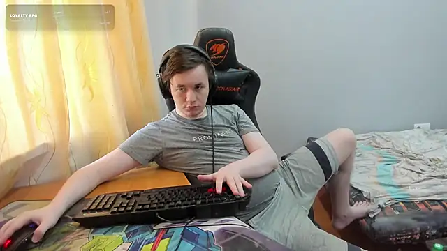 iliaskrislove online show from July 31, 2026, 4:45 am