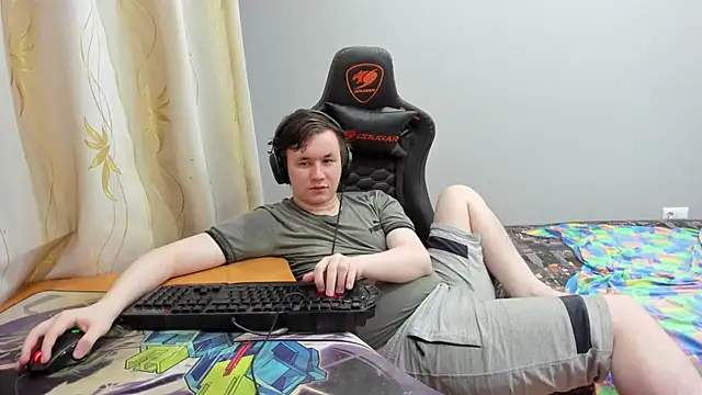 iliaskrislove online show from July 24, 2026, 6:37 pm