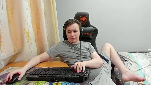 iliaskrislove online show from June 19, 2026, 11:20 pm