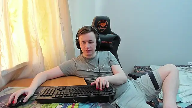 iliaskrislove online show from June 19, 2026, 11:16 am
