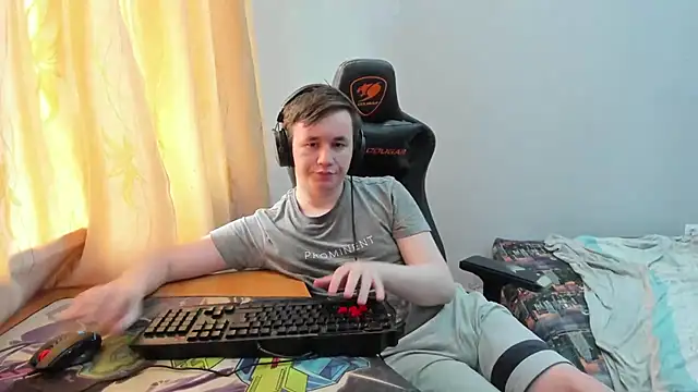 iliaskrislove online show from June 24, 2026, 6:12 am