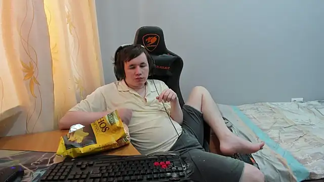 Snapshot of iliaskrislove chatting on March 12, 2026, 1:04 pm iliaskrislove online show from March 12, 2026, 1:04 pm