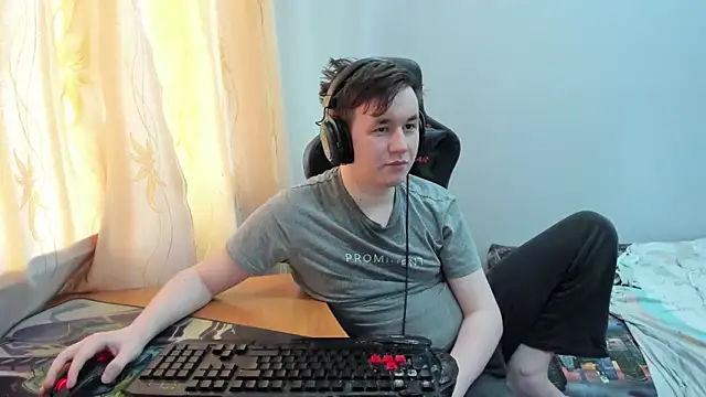 iliaskrislove online show from June 7, 2026, 12:54 pm