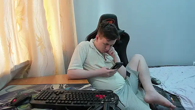 iliaskrislove online show from May 11, 2026, 1:01 pm