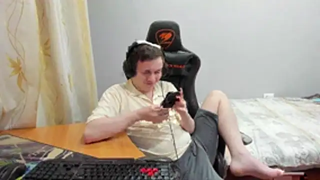 Snapshot of iliaskrislove chatting on February 9, 2026, 2:48 pm iliaskrislove online show from February 9, 2026, 2:48 pm