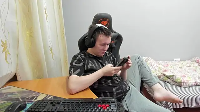 Snapshot of iliaskrislove chatting on November 21, 2025, 7:35 pm iliaskrislove online show from November 21, 2025, 7:35 pm