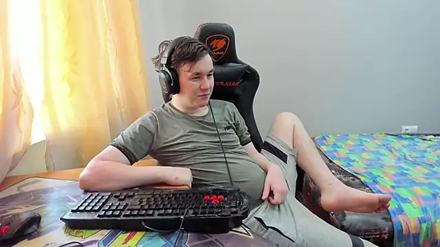 iliaskrislove online show from July 21, 2026, 11:44 am