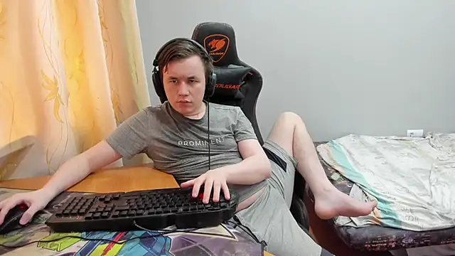 iliaskrislove online show from June 30, 2026, 1:44 pm