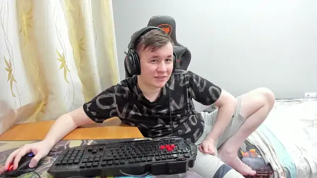 iliaskrislove online show from April 27, 2026, 9:57 pm