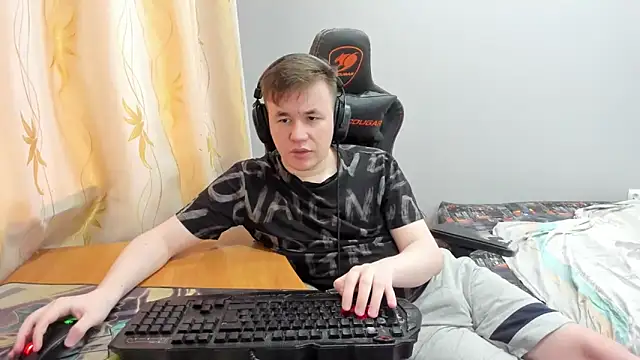 iliaskrislove online show from April 28, 2026, 2:32 pm