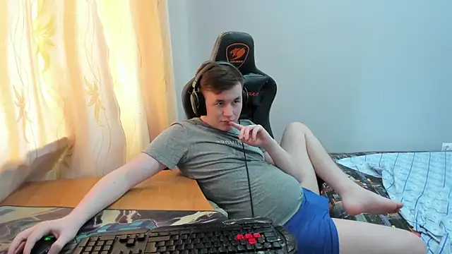 iliaskrislove online show from May 2, 2026, 11:26 am
