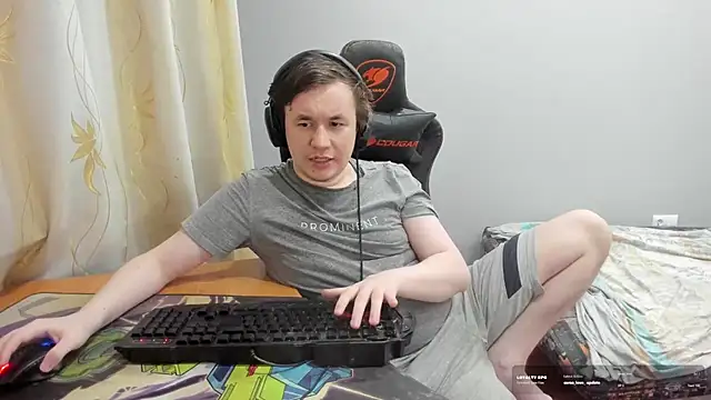 iliaskrislove online show from August 1, 2026, 8:51 pm