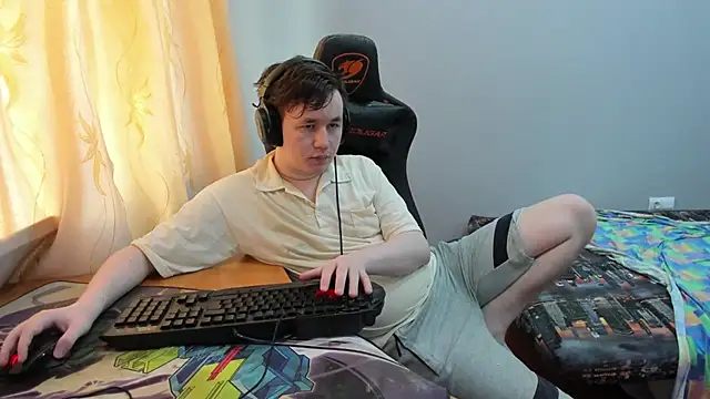 iliaskrislove online show from July 16, 2026, 6:21 am
