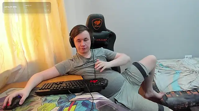 iliaskrislove online show from July 30, 2026, 1:43 pm