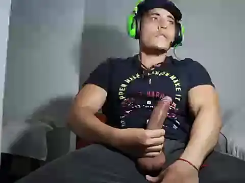 Snapshot of SeanToro chatting on October 12, 2025, 1:40 am SeanToro online show from October 12, 2025, 1:40 am