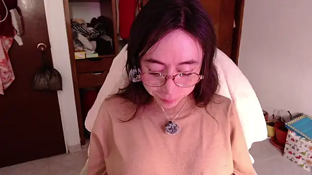 Snapshot of emily_pearl_ chatting on October 17, 2025, 9:16 pm emily pearl online show from October 17, 2025, 9:16 pm