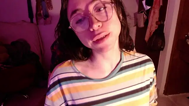 Snapshot of emily_pearl_ chatting on November 10, 2025, 7:35 am emily pearl online show from November 10, 2025, 7:35 am