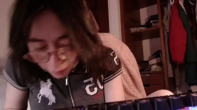 Snapshot of emily_pearl_ chatting on December 3, 2025, 10:09 pm emily pearl online show from December 3, 2025, 10:09 pm