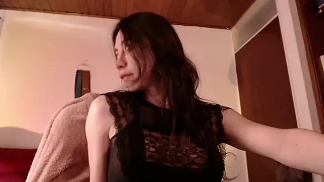 Snapshot of emily_pearl_ chatting on October 24, 2025, 8:30 pm emily pearl online show from October 24, 2025, 8:30 pm