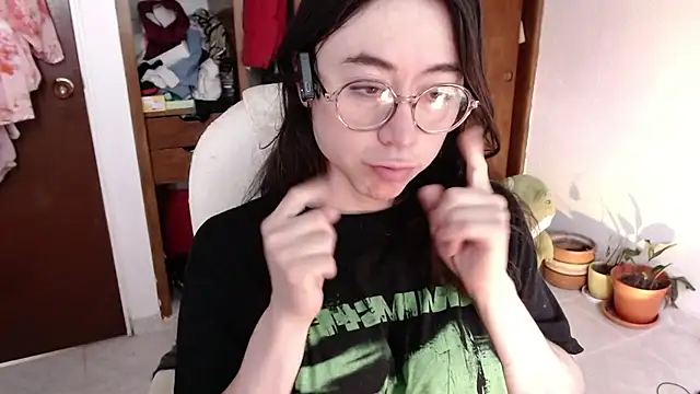 Snapshot of emily_pearl_ chatting on October 11, 2025, 1:34 pm emily pearl online show from October 11, 2025, 1:34 pm