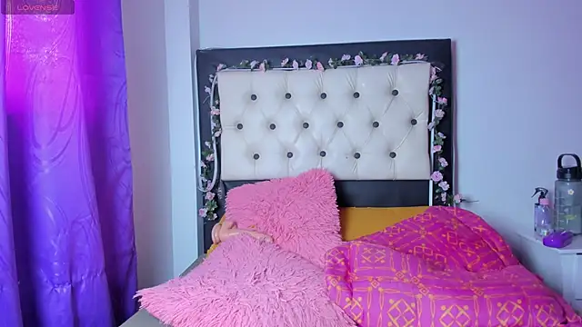 Snapshot of Veeronica_Smith chatting on February 17, 2025, 1:11 pm Veeronica Smith online show from February 17, 2025, 1:11 pm