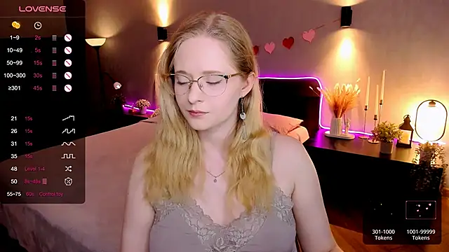 Snapshot of Aemilia_ chatting on November 20, 2025, 8:26 am Aemilia online show from November 20, 2025, 8:26 am