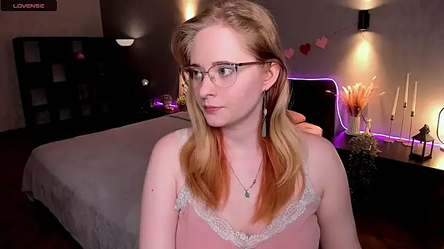 Aemilia  online show from May 3, 2026, 8:08 am