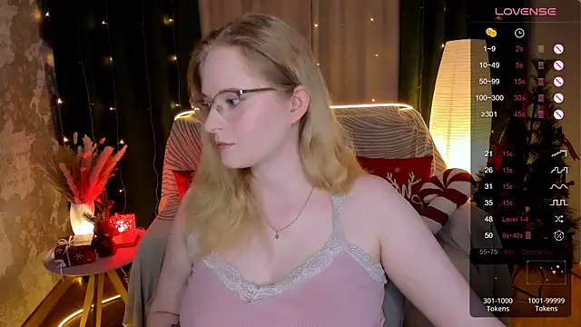 Snapshot of Aemilia_ chatting on December 5, 2025, 8:46 am Aemilia online show from December 5, 2025, 8:46 am