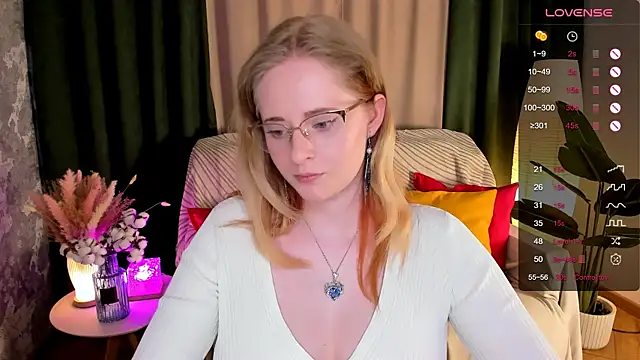 Aemilia  online show from April 29, 2026, 8:29 am