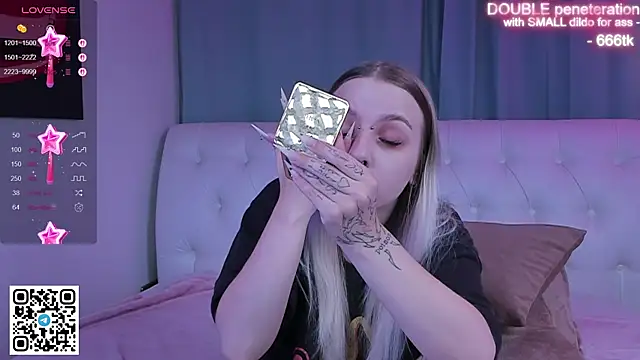 Snapshot of Alice_Halle chatting on November 12, 2025, 5:33 am Alice Halle online show from November 12, 2025, 5:33 am