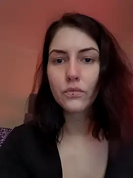 Snapshot of Linalicious chatting on November 7, 2025, 3:05 pm Linalicious online show from November 7, 2025, 3:05 pm