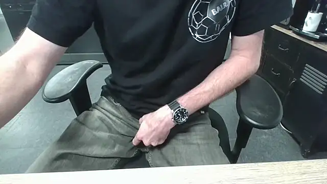 Snapshot of Michealtje85 chatting on December 1, 2025, 4:08 pm Michealtje85 online show from December 1, 2025, 4:08 pm