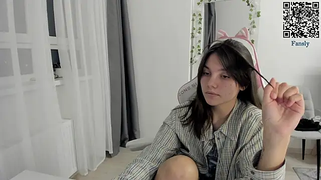 Snapshot of MashkaRay chatting on December 21, 2025, 1:35 pm MashkaRay online show from December 21, 2025, 1:35 pm