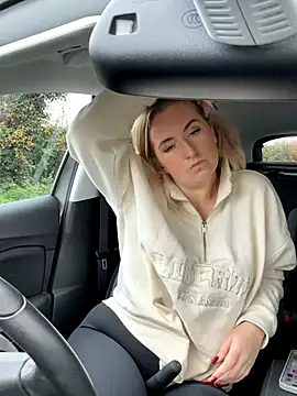 Snapshot of Rebeccaxxx chatting on November 7, 2025, 11:04 am Rebeccaxxx online show from November 7, 2025, 11:04 am