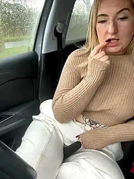 Snapshot of Rebeccaxxx chatting on November 18, 2025, 12:19 pm Rebeccaxxx online show from November 18, 2025, 12:19 pm