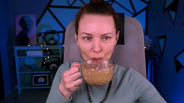 Snapshot of VandaRossi chatting on March 19, 2025, 5:30 am VandaRossi online show from March 19, 2025, 5:30 am